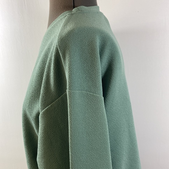 Shein Cropped Sweatshirt Textured 
Green With Sun Flower Design Size 9/10 - Picture 5 of 10